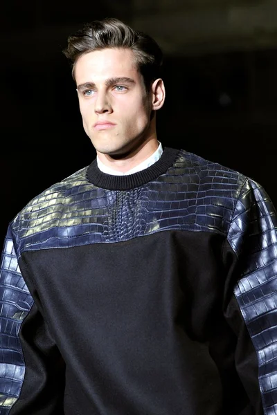 Look 1
